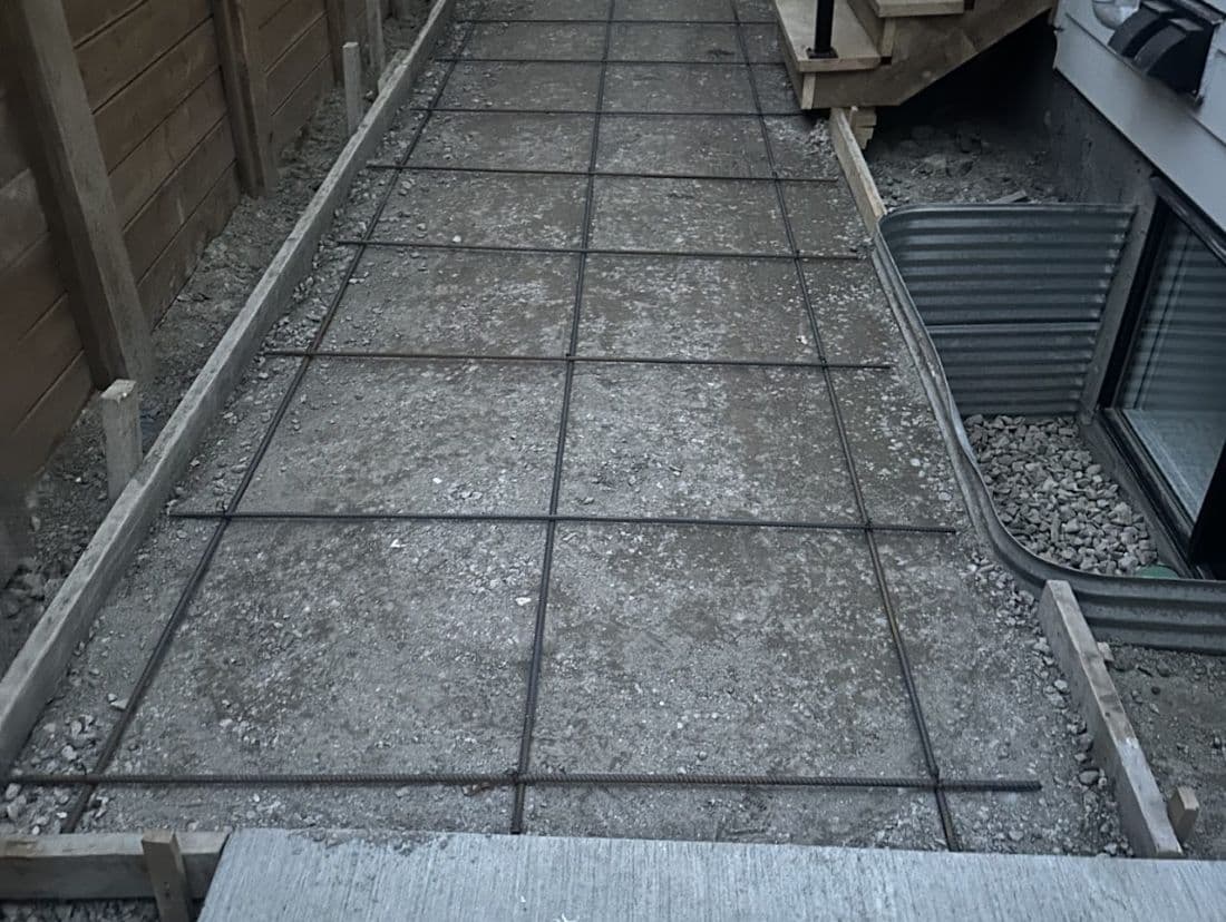 Finished residential concrete driveway in Calgary